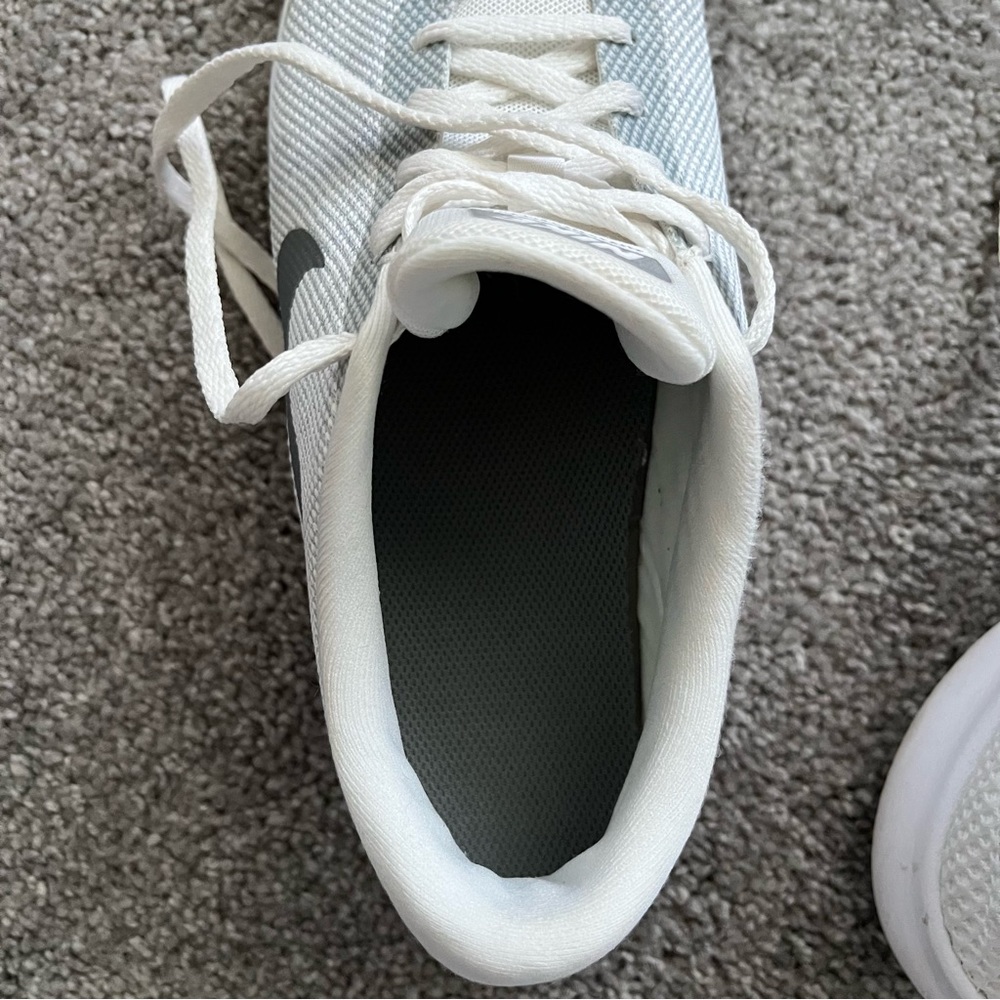Womens Nike Sneakers - Picture 8 of 9